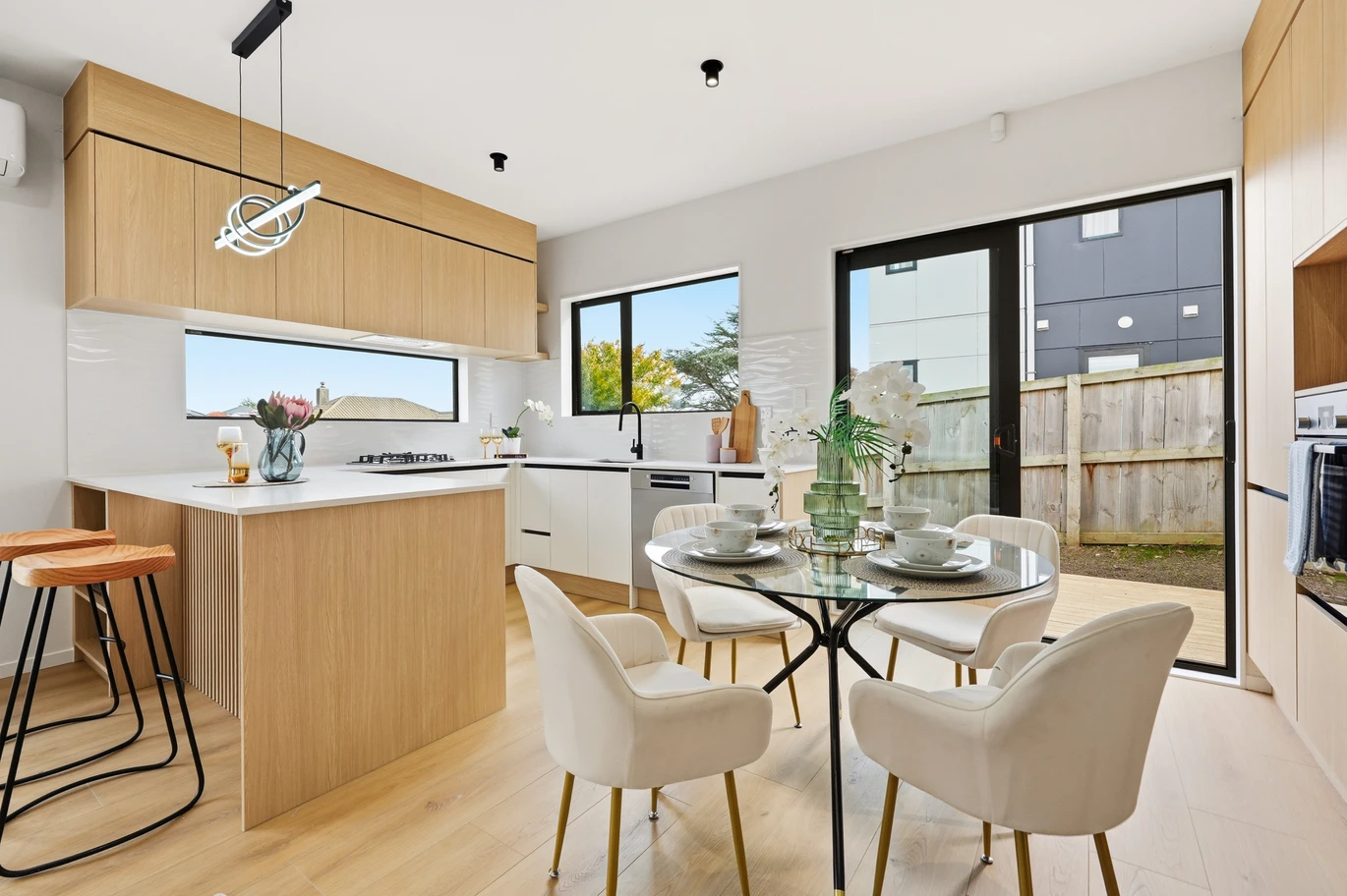 Brandnew freehold 3 beds 2.5 baths home with garage, Stamford’s 10-Year Building Warranty, no body corp or society fees, close to Hunters Plaza, motorway access, Lot 4/6 Richards Avenue Papatoetoe, Auckland