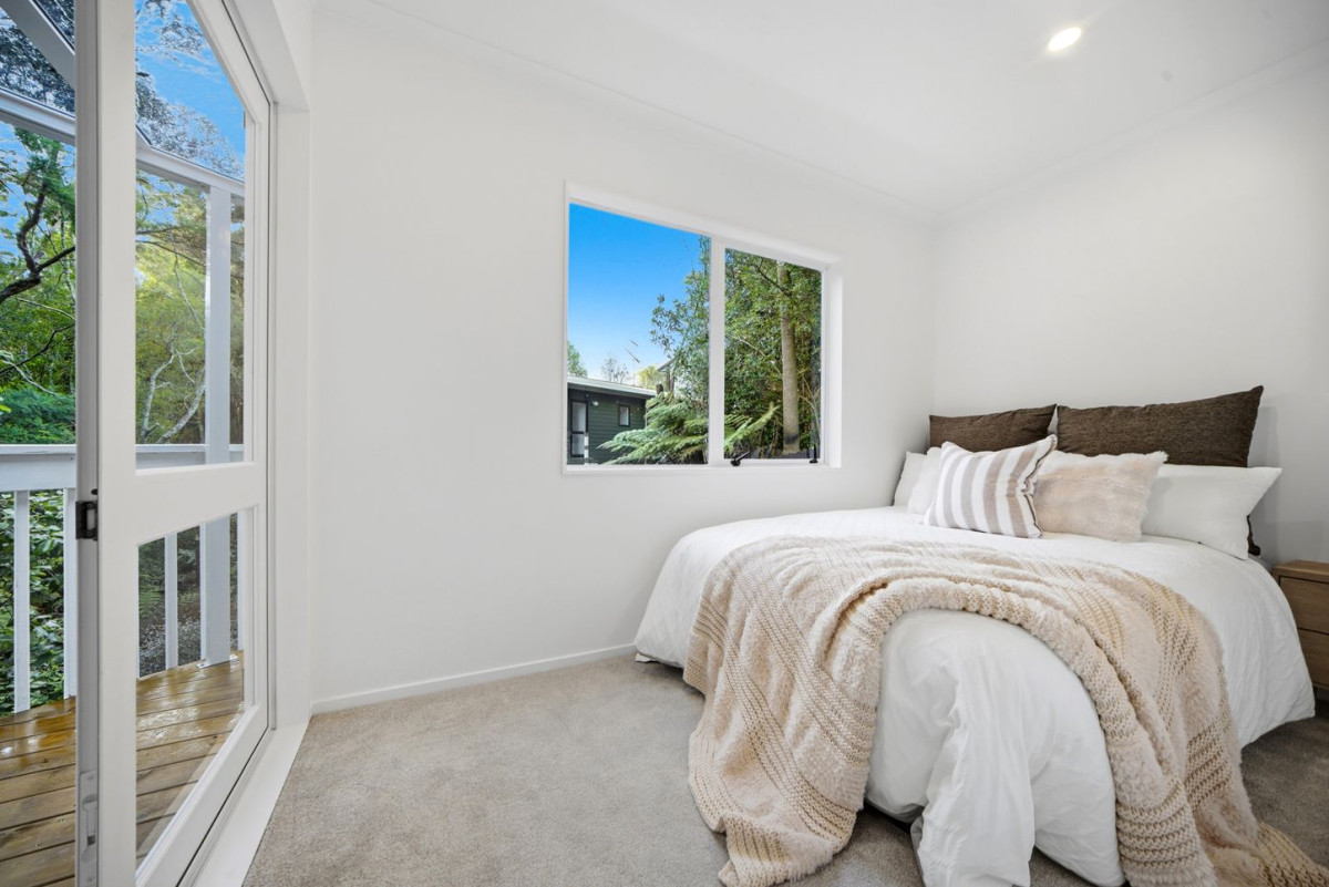 95m2 Renovated 3 beds 1 bath home with carport, close to Manuka reserve and Leigh Scenic reserve, local shops, 2/26 Anne McLean Drive, Bayview,, Auckland