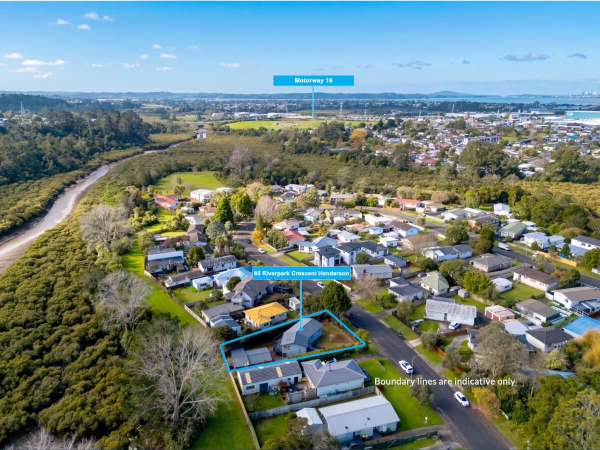 Motivated Vendor with Retirement Plans, 615m2 section, Renovated 3 beds + Flexi room 1 bath house with standalone double garage, close to schools, Lincoln Road’s shops, supermarkets, motorway access, 85 Riverpark Crescent, Henderson, Auckland