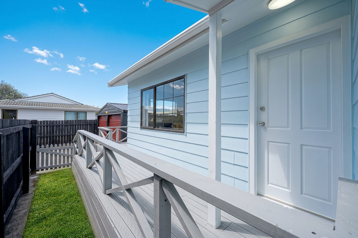 Once in 15 years, 484m2 section, Renovated 3 beds 1 bath house with double garage, easy access to local schools, shops, parks, 13 Hamblyn Place, Ranui, Auckland