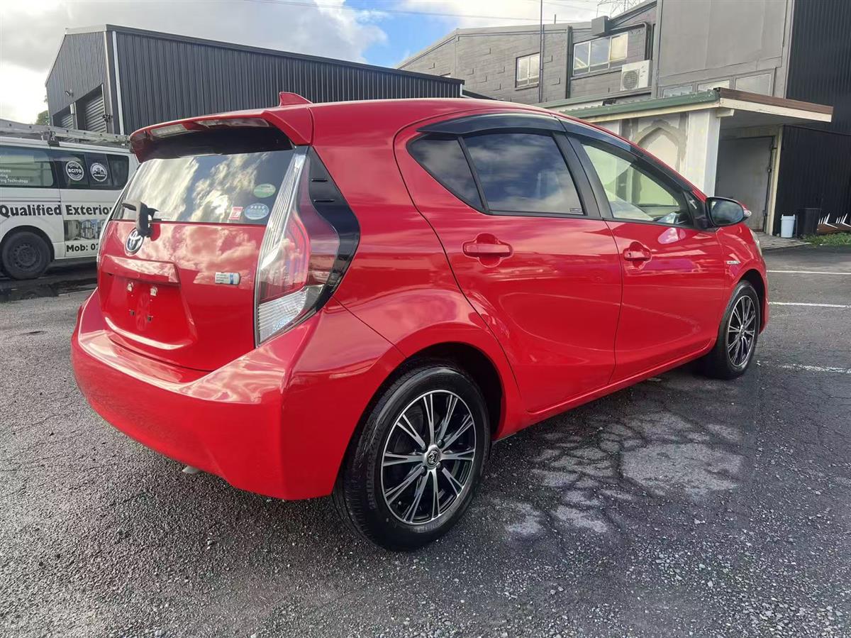 2015 Toyota Aqua Hatchback Automatic, 5 seats, Petrol, 1,496 cc, 119,748 km