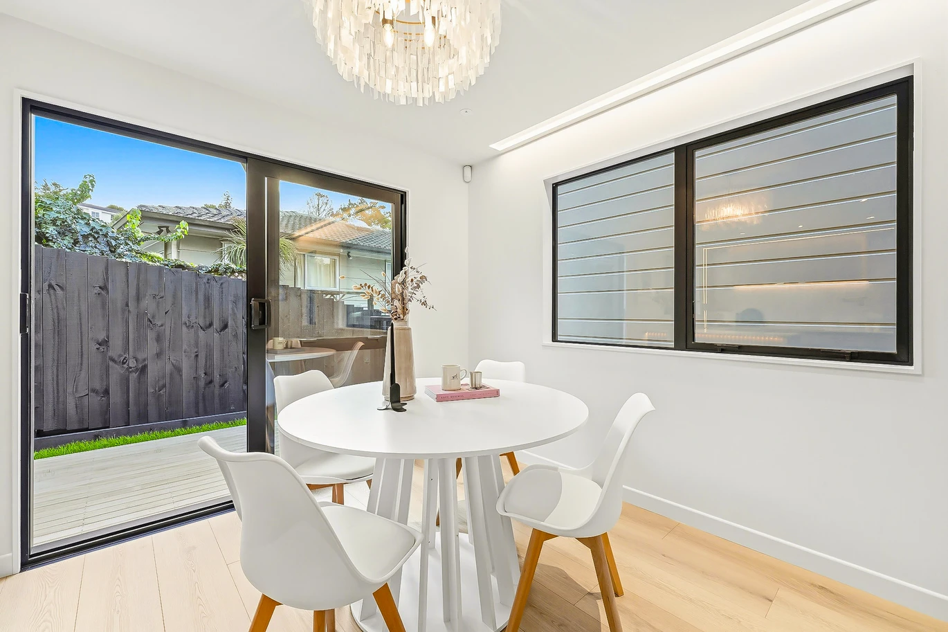 10-Year Stamford Building Warranty, Brandnew standalone 4 beds 2.5 baths home with garage + EV charging pre-wiring, Prime location near top schools, pristine beaches, and cafes, Motivated vendor, 14C Gerontius Glade Torbay, Auckland