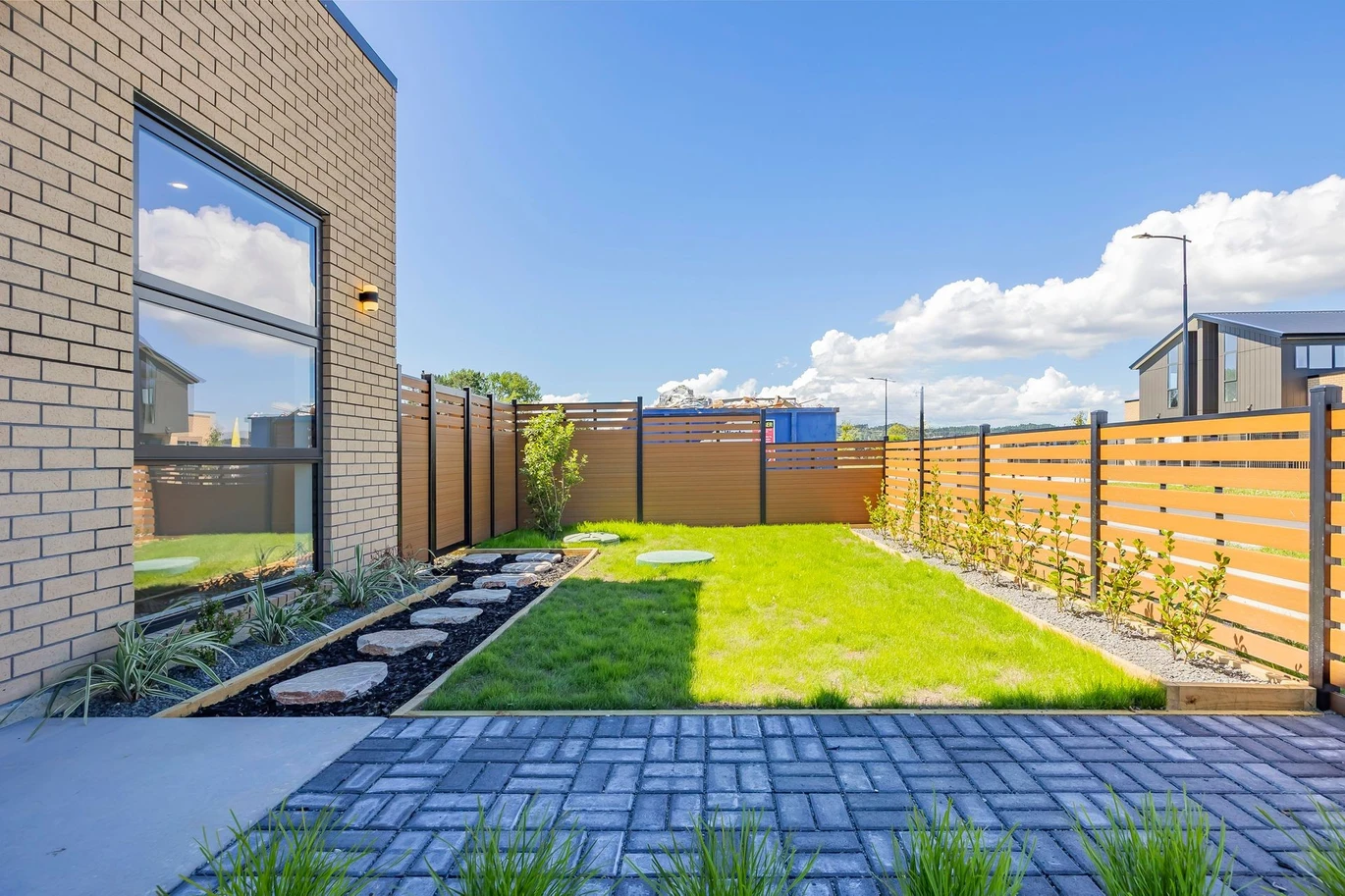 10-Year Master Build Guarantee, Brandnew 3 beds 3 baths duplex home with garage, close proximity to highly-regarded kindergartens and primary schools, and is handy to the vibrant cafes, shops, and amenities of the Kumeu Town Centre. 89 Podgora Avenue Huapai, Auckland