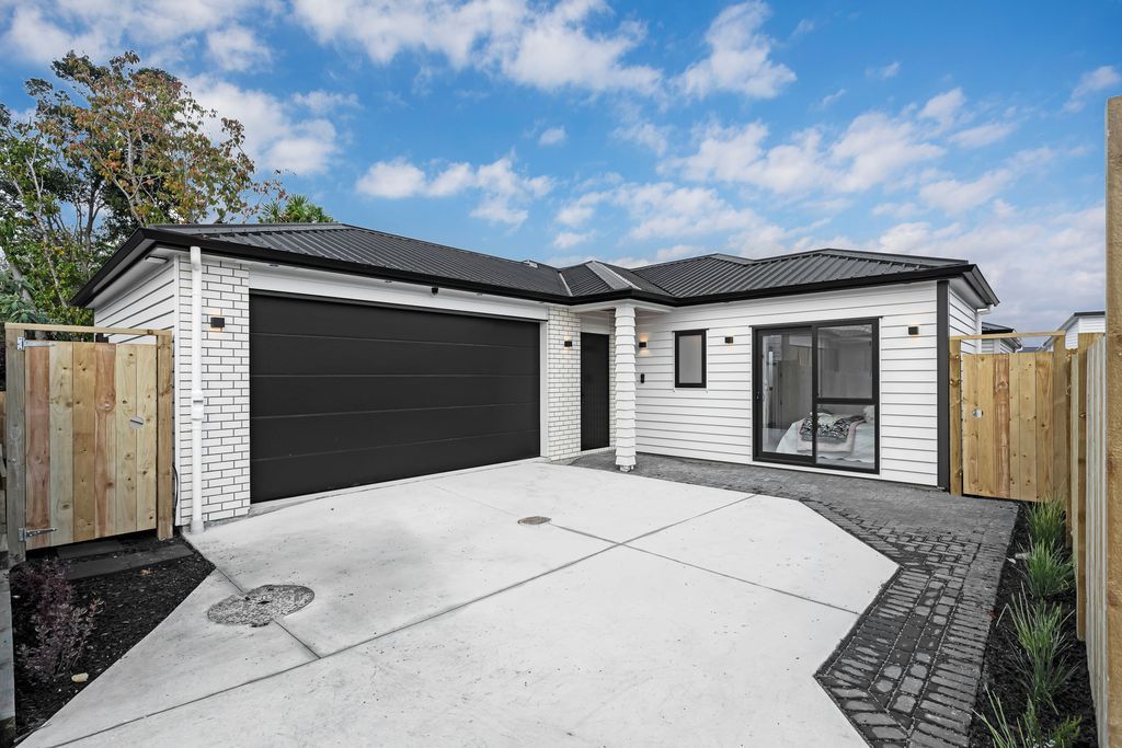 160m2 Standalone 4 beds (2 ensuites) 3 baths houe with double garage, easy access to local schools, parks, shops, and motorway connections, 10 Furlough Road, Opaheke, Auckland