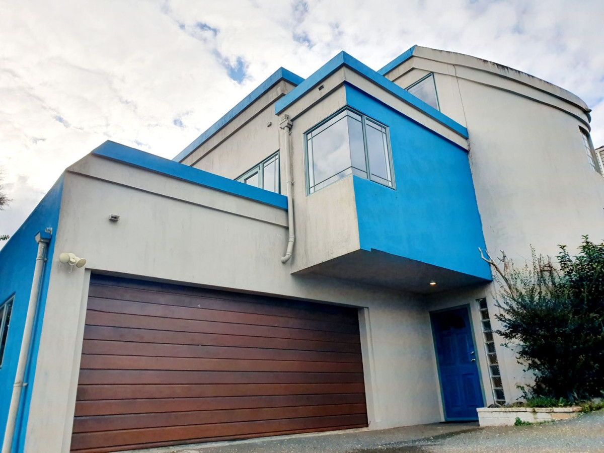 Sea Views, 210m2 Renovated 4 beds (2 ensuites) 3 baths house with double garage, App 5mins walk to the popular Murray’s bay beach with lot of water activity including boat sail and water jump from the jetty, 2/38 Gulf View Road, Murrays Bay, Auckland