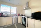 Freehold 3 beds 1 bath townhouse with car park and a large garden shed on 258m2 section, close to local parks, the Remuera Golf Course, Meadowbank Shopping Centre, 112B Norman Lesser Drive St Johns, Auckland