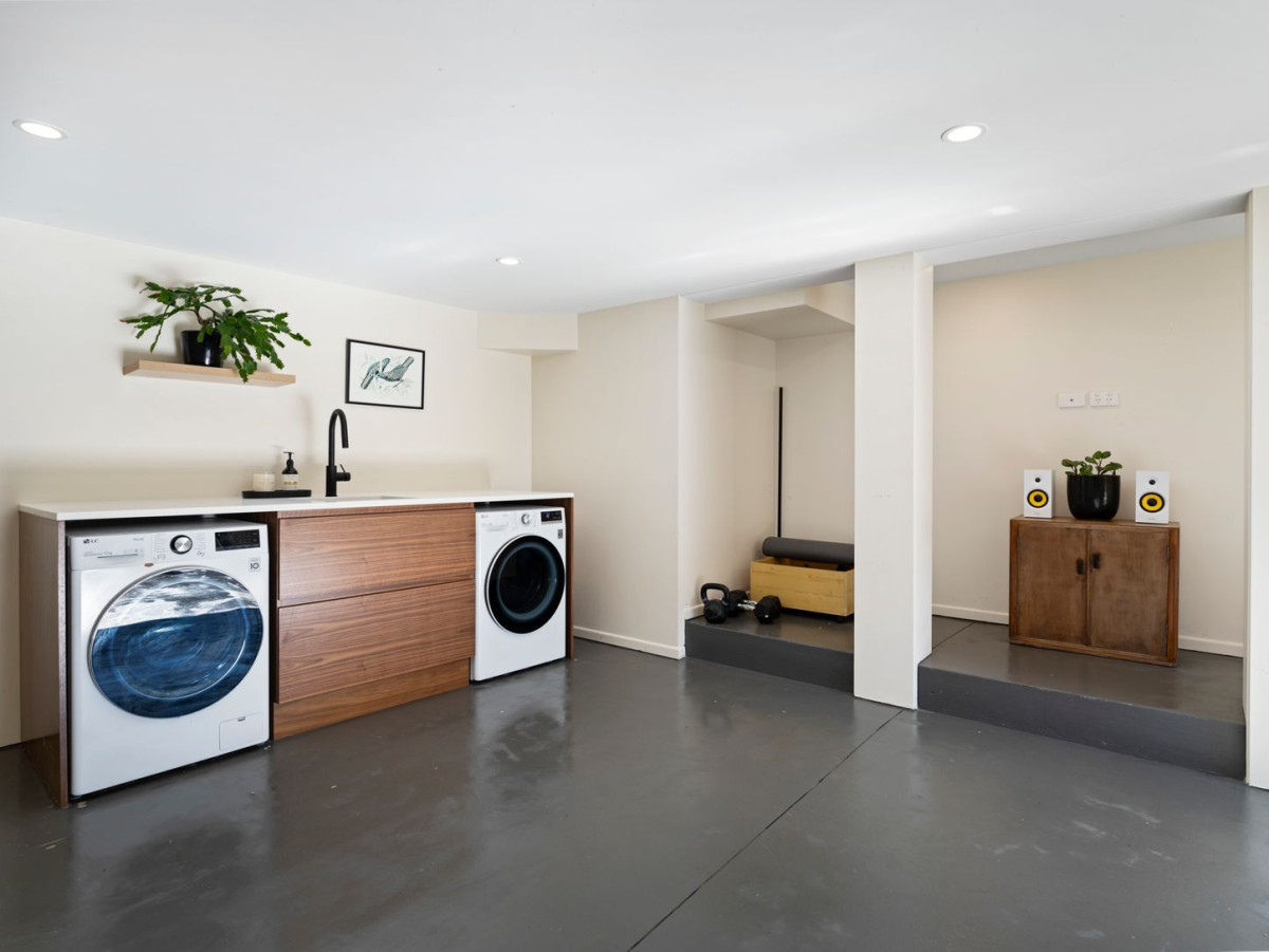 Must Sell, Owners relocating to South Island, 107m2 2 beds (1 ensuite) + study room 2baths home with garage, With access to Baradene College, St Thomas School and Selwyn College, 2/64 Allum Street, Kohimarama, Auckland