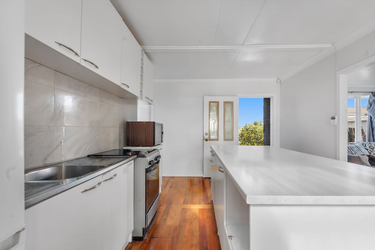 Deceased Estate, 875m2 section, 3 beds 1 bath house, A short walk to Jean Batten School; handy to Sir Douglas Bader Intermediate and Aorere College, Close to Māngere Town Centre, supermarkets, and local parks, motorway access, 18 Prangley Avenue, Mangere, Auckland