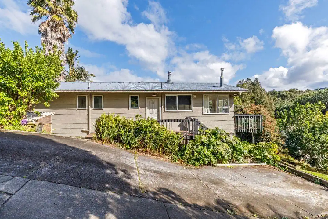 1148m2 section with RC approved for 2 lots, Lot 1, an existing 4 beds 2 baths house on 548m2 section, Lot 2, 600m2 section, Close to schools, parks, shops, 0.9 km to Windy Ridge School, 1.7 km to Glenfield Intermediate School, 35 Domain Road, Glenfield, Auckland