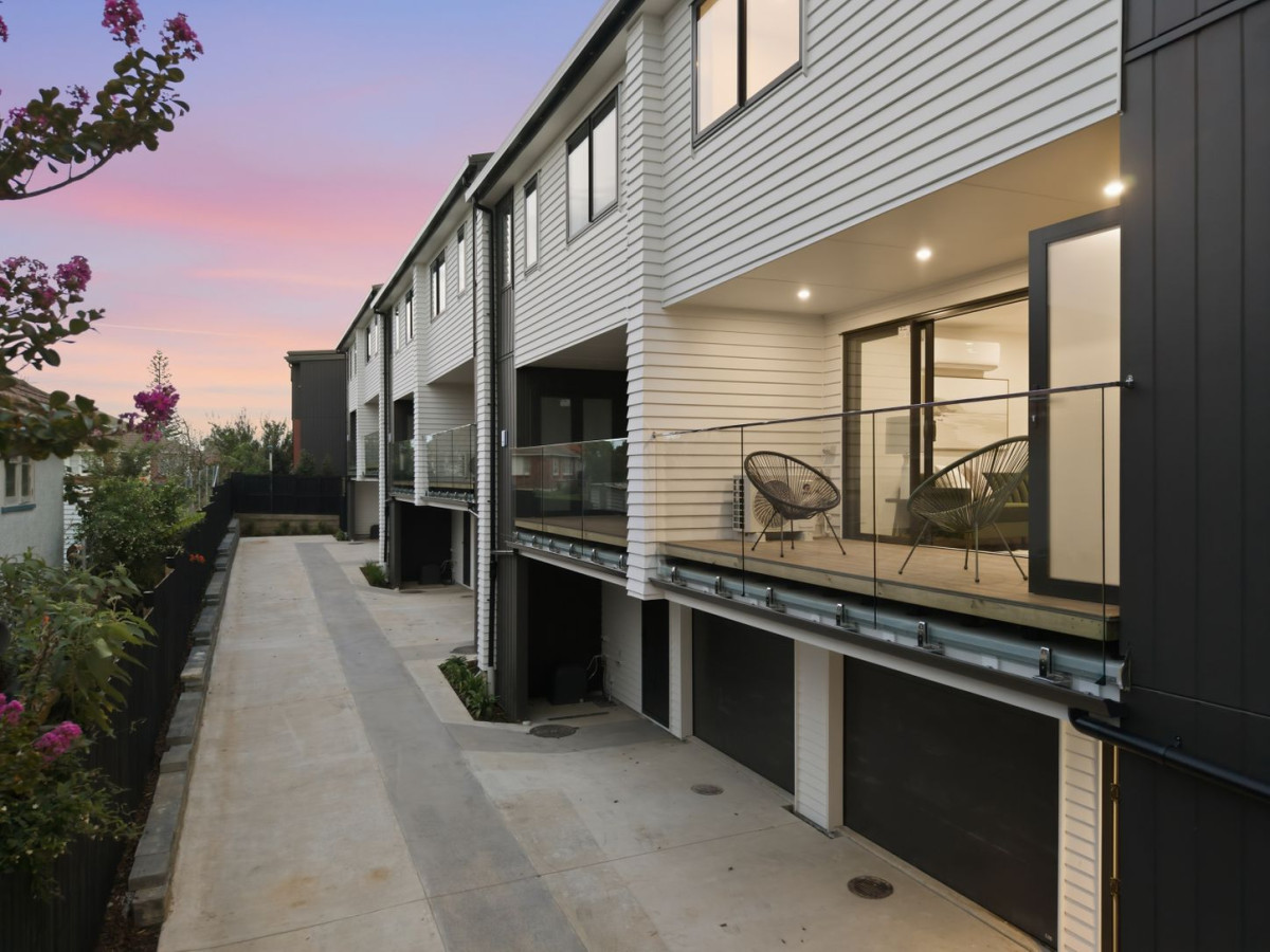 172m2 Brandnew 4 beds 3.5 baths home with garage, a fully self-contained ground-floor bedroom with private ensuite,, close to schools, local shops, parks, Lot 6/8 Epping Street, Glen Innes, Auckland