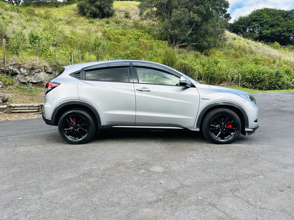 2015 Honda Vezel HYBRID !! HIGH SPEC !! RV/SUV Tiptronic, 5 seats, Silver,New Import, Hybrid, Petrol, 1,500 cc, 28,926 km