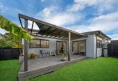 Must sell, 3 beds 2 baths home with garage on 205m2 section, located within walking distance to shops, supermarkets, cinemas, schools, 61a Wellington Street, Pukekohe, Auckland