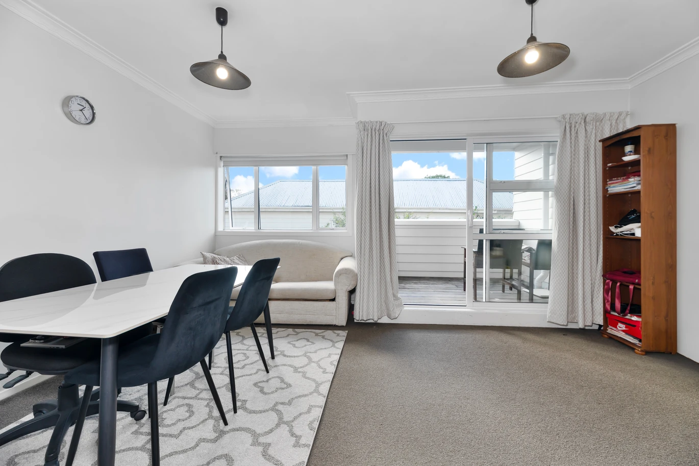 Motivated vendor wants it go, Double Grammar school zone, 2 beds 1 bath apartment, with a secure lock-up garage plus additional storage downstairs. close to shops, supermarket, schools, zoned for Auckland Grammar and Epsom Girls Grammar school, 38B Horoeka Avenue Mount Eden, Auckland