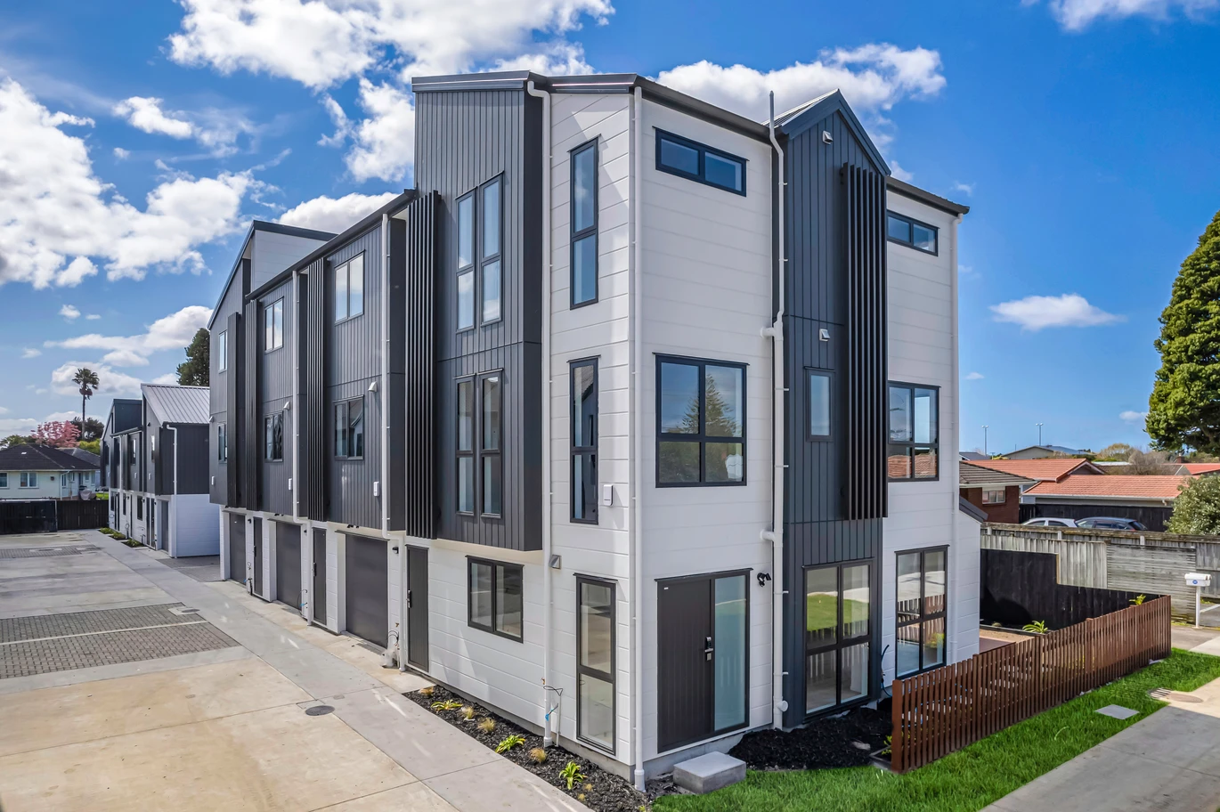 Brandnew 3 beds 2.5 baths home with garage, 1 ensuite ground floor, close to Woolworths, shops, parks, schools, 3/25 Taikata Road Te Atatu Peninsula, Auckland