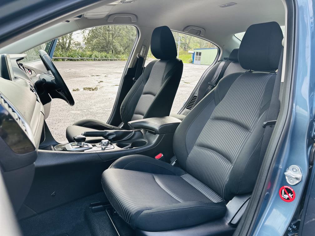 2014 Mazda Axela HYBRID !! HIGH SPEC !! Hatchback Tiptronic, 5 seats, Blue, New Import, Hybrid, 2,000 cc, 68,703 km