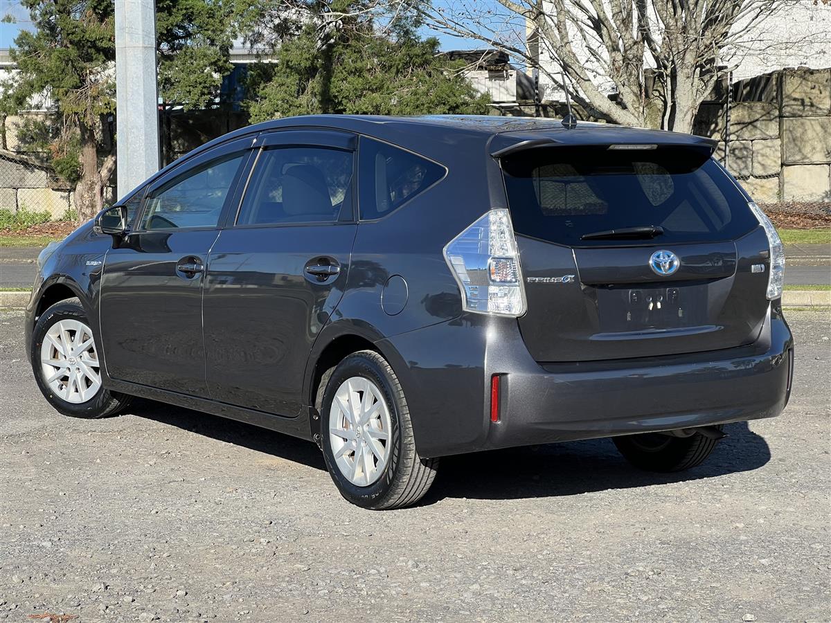 2013 Toyota Prius ALPHA Superb condition !! Station Wagon Automatic, 5 seats, Grey, New Import, Petrol, 1,790 cc, 80,389 km