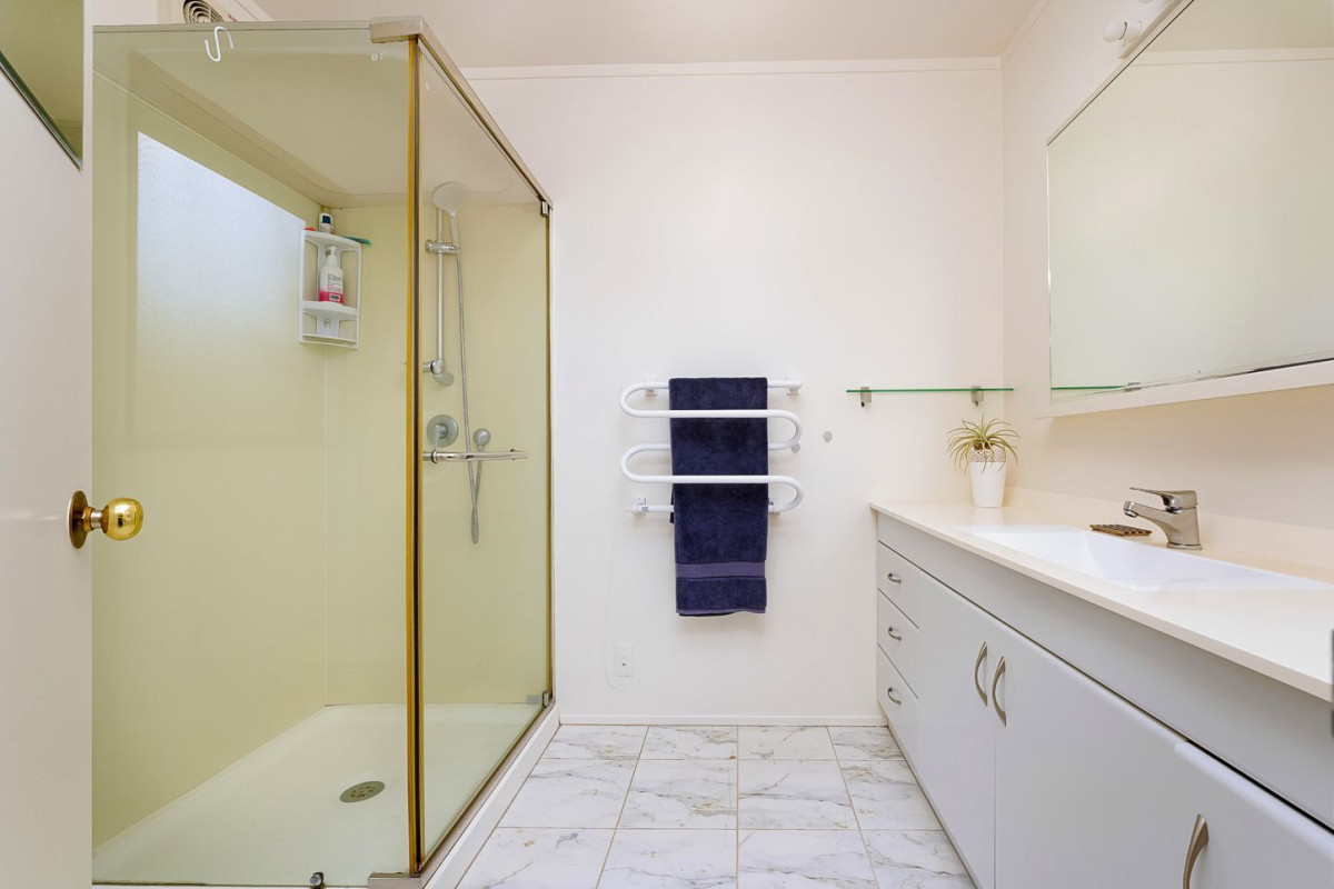 Owners Downsizing After 26 Years, 624m2 section, 190m2 3 beds 2 baths house with double garage, Zoned for the highly regarded Marina View School and Hobsonville Point Secondary School, with Marina View School just a short walk away, 112 West Harbour Drive, West Harbour, Auckland