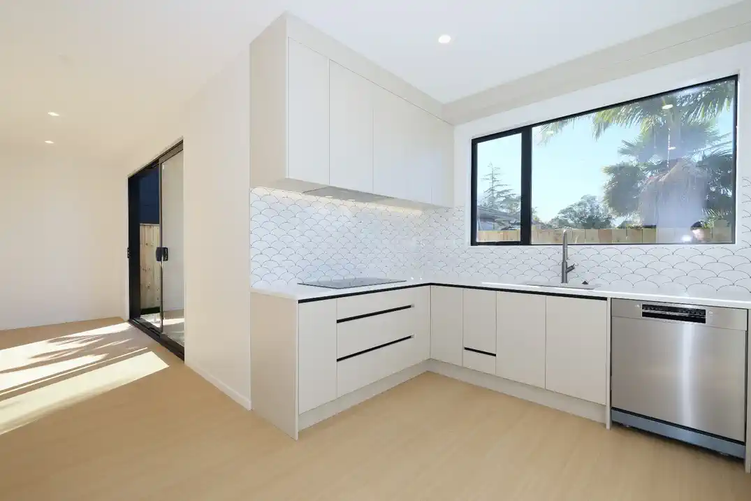 For rent, 4 beds 3 baths house with garage, Available from 1st July, 31C Culver Tce, Howick, Auckland