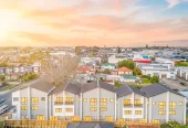 Urgent Sell, ASAP, Enquiries over $670K, 10-Year Master Build Guarantee. 140m2 Brandnew freehold 3 beds 2 baths home with garage, move-in ready, walk a mere 600m to Kelston Mall and Woolworths. 2/4052 Great North Road Glen Eden, Auckland
