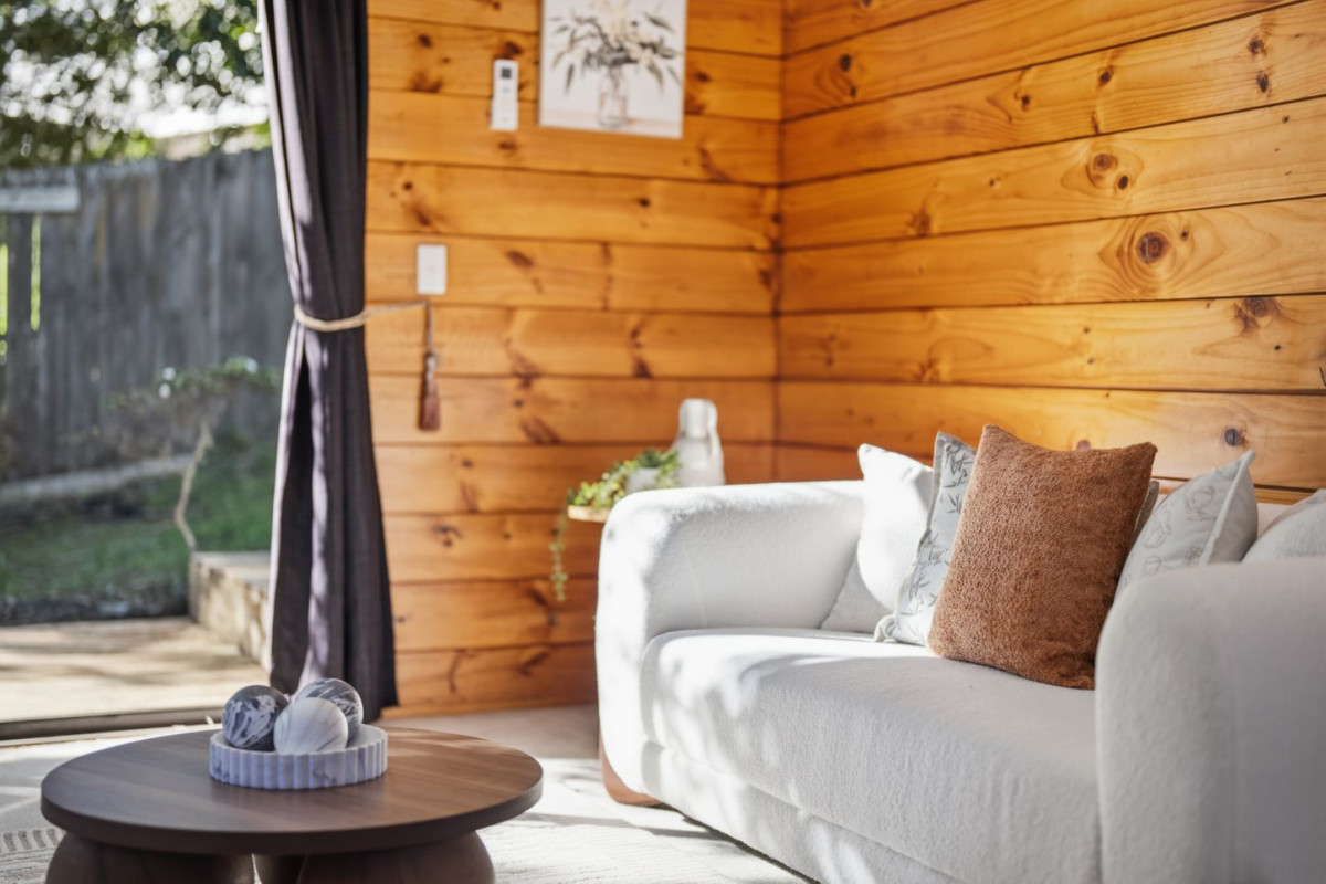 Rangitoto College zone, Home and income on 728m2 section, 171m2 4 beds 2 baths house with garage, The property provides flexible accommodation options, close to schools, Browns Bay village, beach, 4 Redwing Street, Browns Bay, Auckland