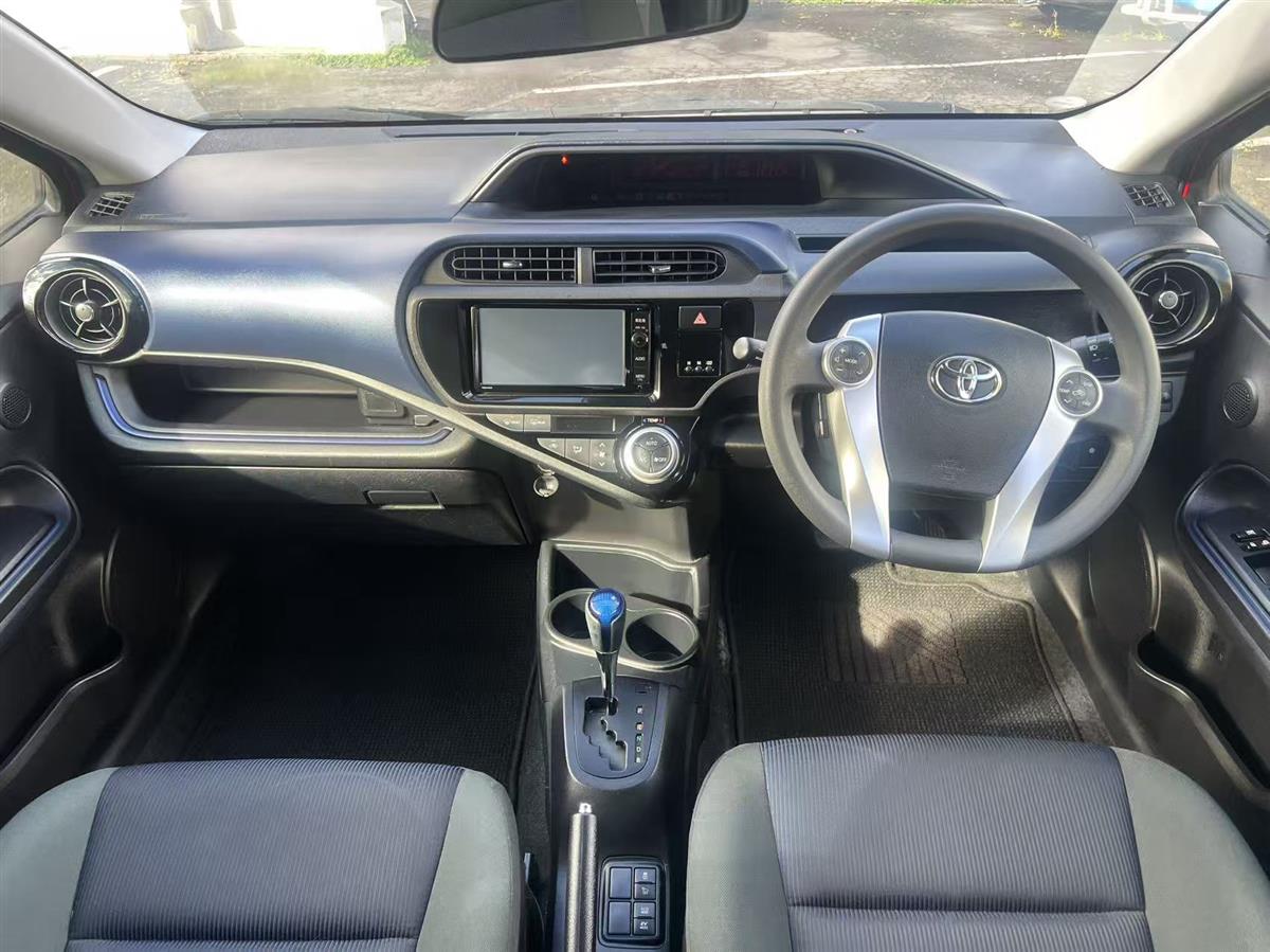 2015 Toyota Aqua Hatchback Automatic, 5 seats, Petrol, 1,496 cc, 119,748 km
