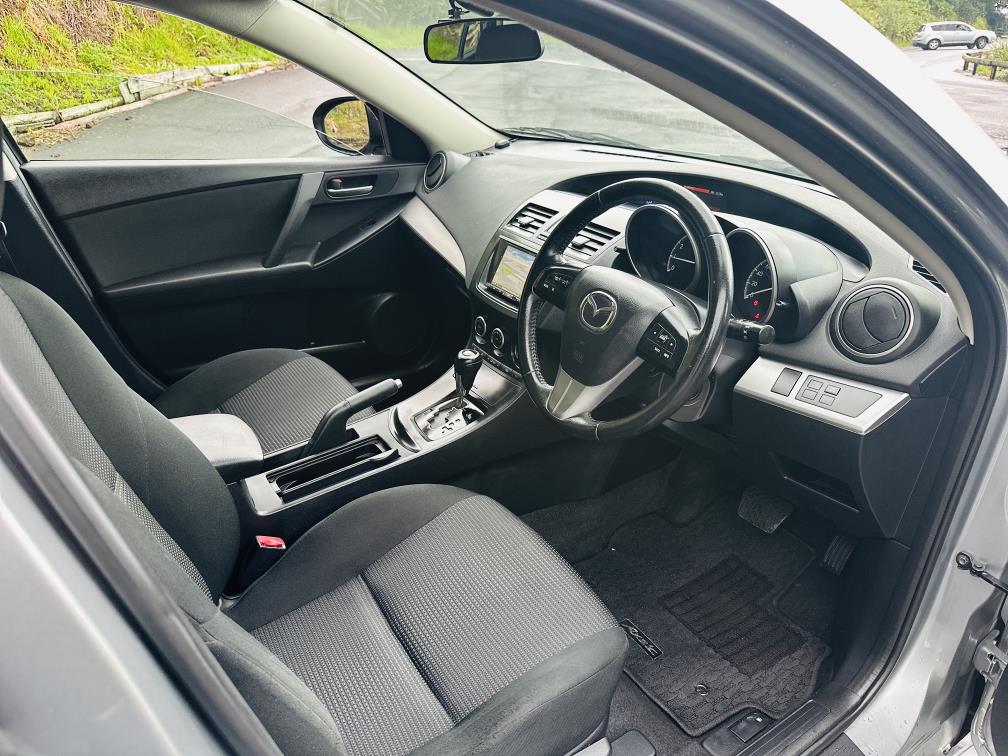 2013 Mazda Axela SPORTS !! STUNNING ALLOYS !! Hatchback Tiptronic, 5 seats, Silver, New Import, Petrol, 1,500 cc, 54,885 km