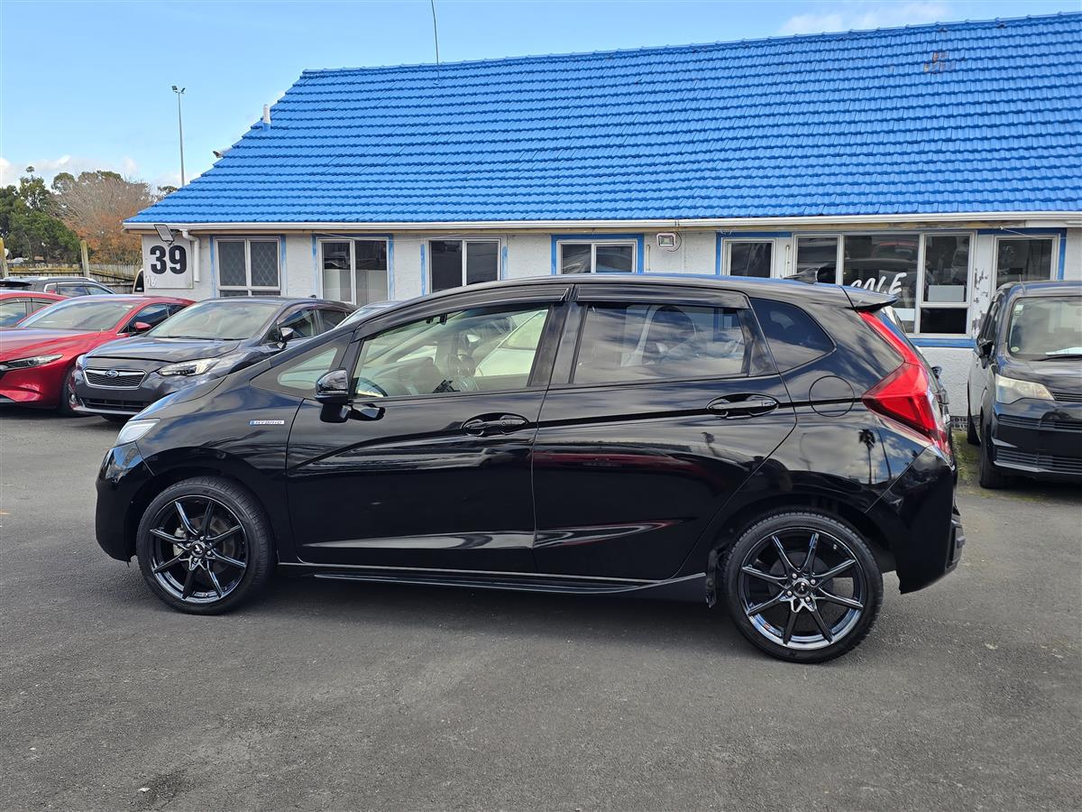 2016 Honda Fit Hybrid !! Leather Seats !! Superb condition !! Hatchback Automatic, 5 seats, Black, Hybrid, 1,490 cc, 94,779 km