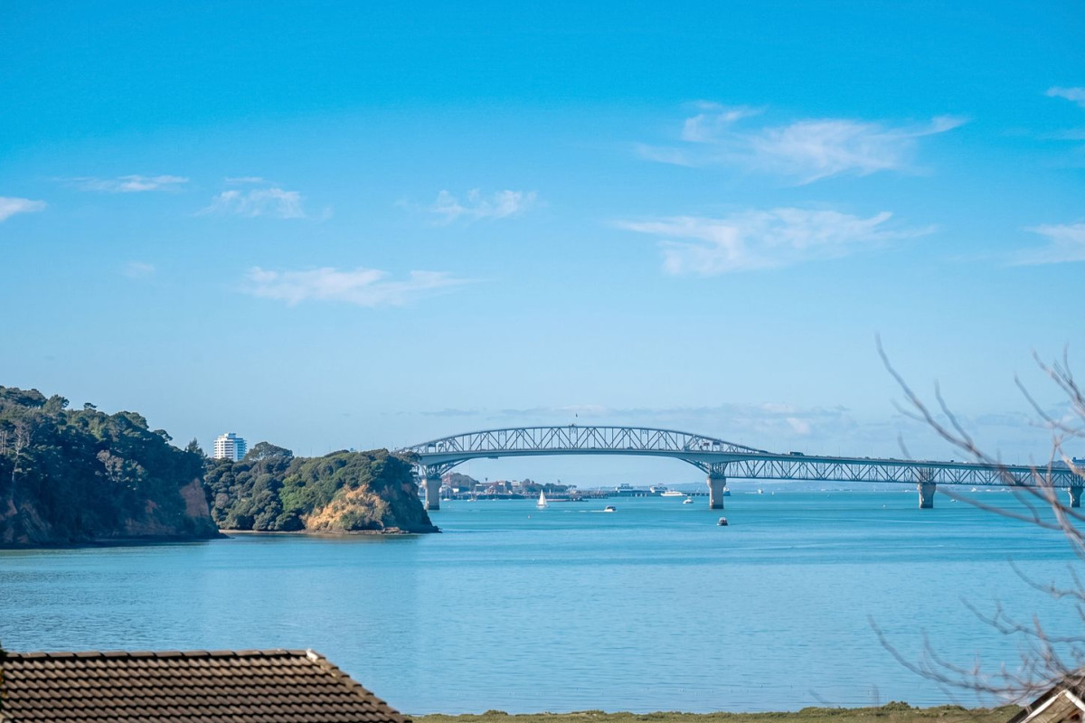 Owners Downsizing After 26 Years, 624m2 section, 190m2 3 beds 2 baths house with double garage, Zoned for the highly regarded Marina View School and Hobsonville Point Secondary School, with Marina View School just a short walk away, 112 West Harbour Drive, West Harbour, Auckland