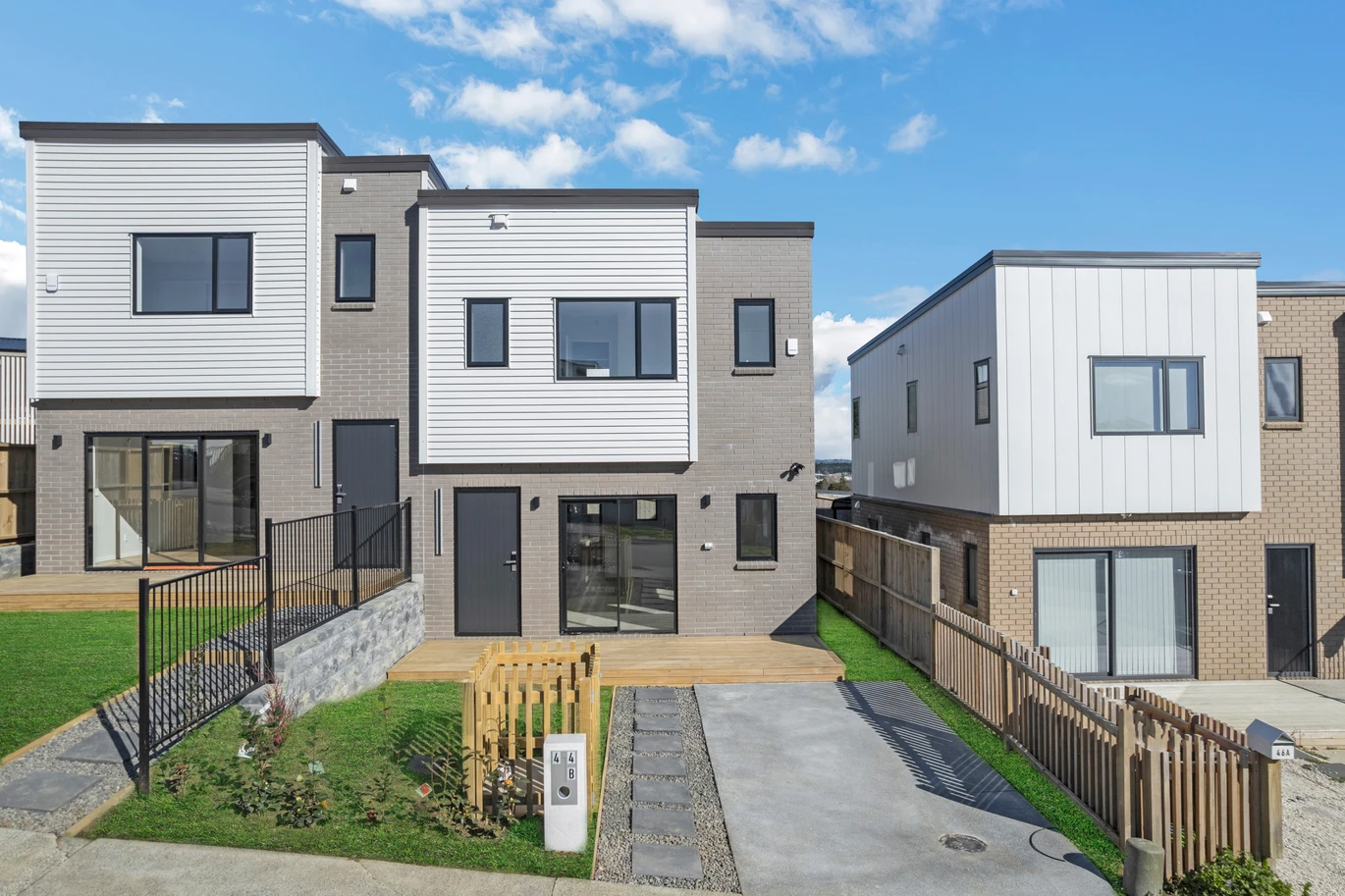 Brandnew 3 beds 2.5 bath duplex home with car park, easy access to Papakura town centre, 44B Crestview Rise Papakura, Auckland