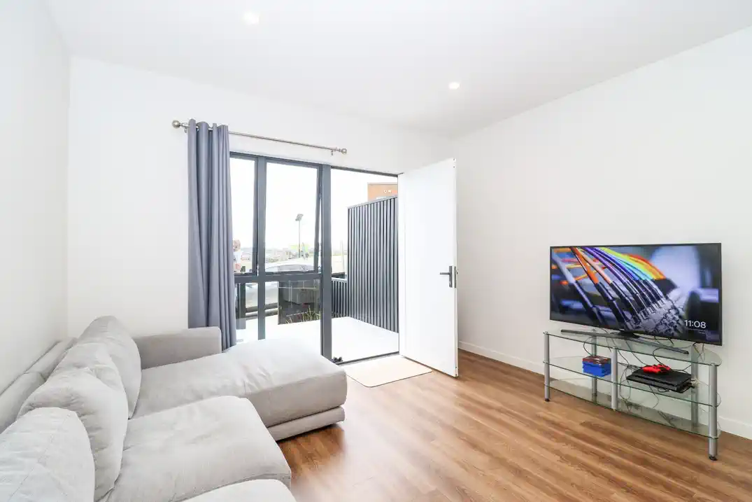 For rent, No smoking, Small pets allowed, 3 beds 2 baths townhouse with car park, We welcome new immigrants and families on WINZ benefits!! Available from 9th July, 20 Salvia Lane, Totara Park, Auckland