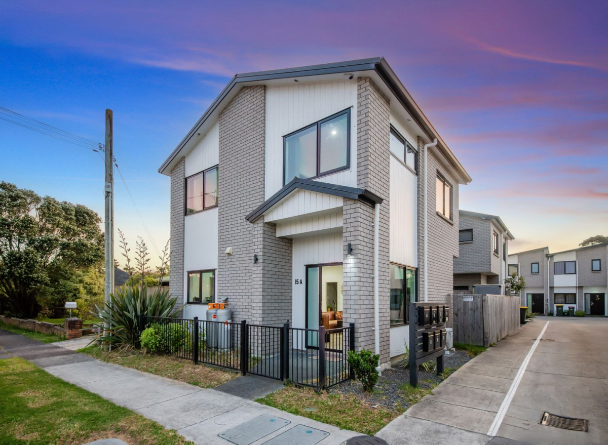 Vendor Cashing Up, Nearby Ranui Domain, 3 beds 1.5 baths home with car park, close to Ranui Train Station, schools, local shops, 15A Arney Road, Ranui, Auckland