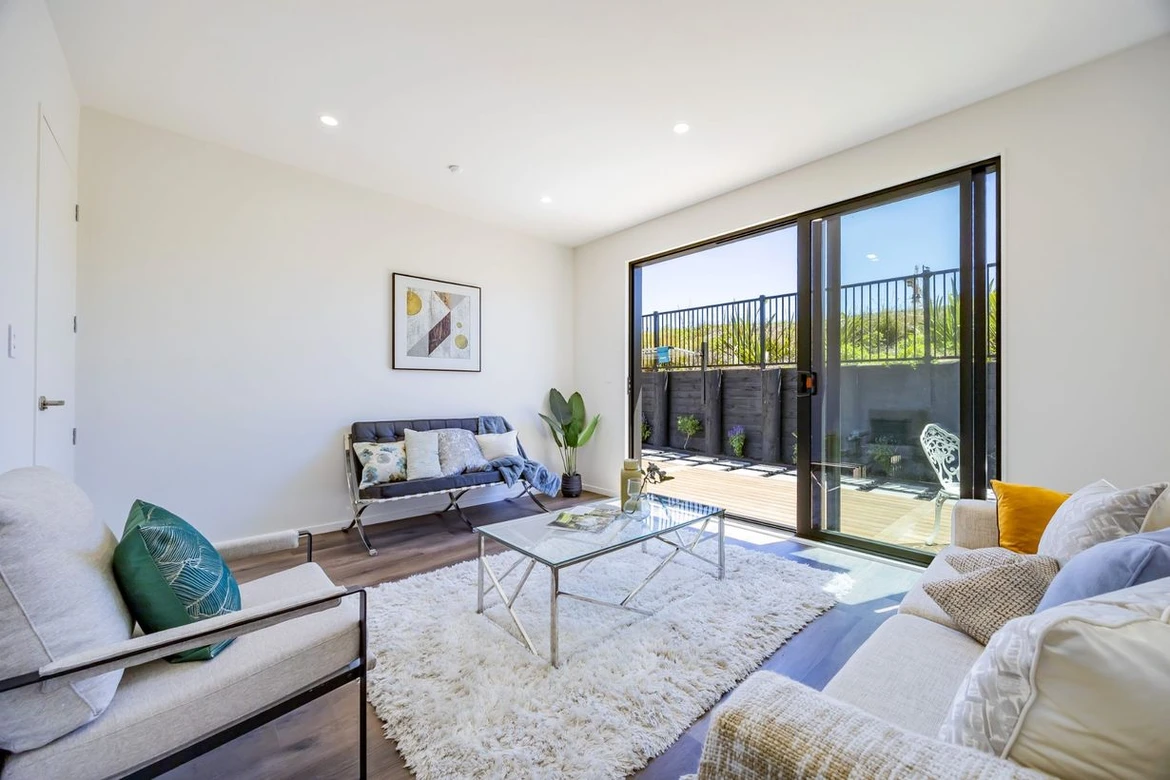 10-Year Master Build Guarantee, Brandnew 3 beds 3 baths duplex home with garage, close proximity to highly-regarded kindergartens and primary schools, and is handy to the vibrant cafes, shops, and amenities of the Kumeu Town Centre. 89 Podgora Avenue Huapai, Auckland