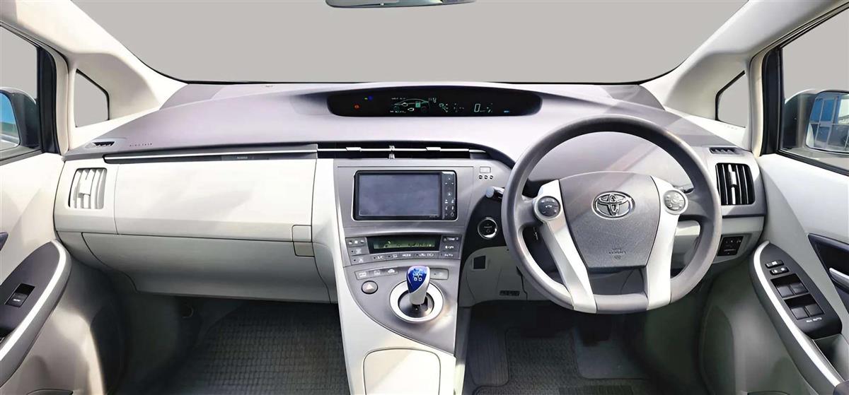 2010 Toyota Prius HYBRID Hatchback Automatic, 5 seats, Silver, Hybrid, Petrol, 1,797 cc, 105,295 km