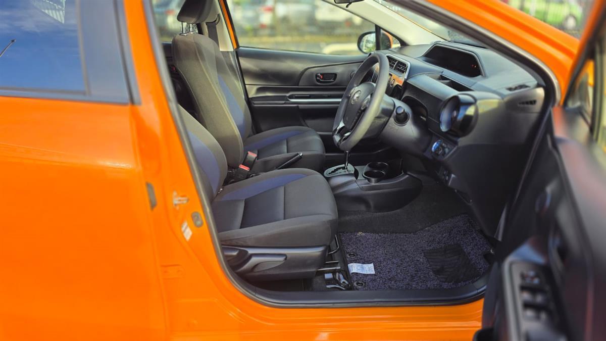 2018 Toyota Aqua *Push Start*Reverse Camera*Nice Mags*3rd Gen* Hatchback Automatic, 5 seats, Hybrid, 1,496 cc, 105,584 km