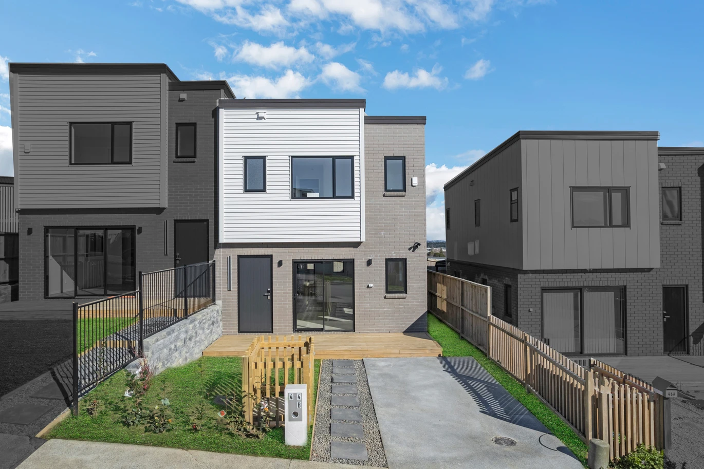 Brandnew 3 beds 2.5 bath duplex home with car park, easy access to Papakura town centre, 44B Crestview Rise Papakura, Auckland