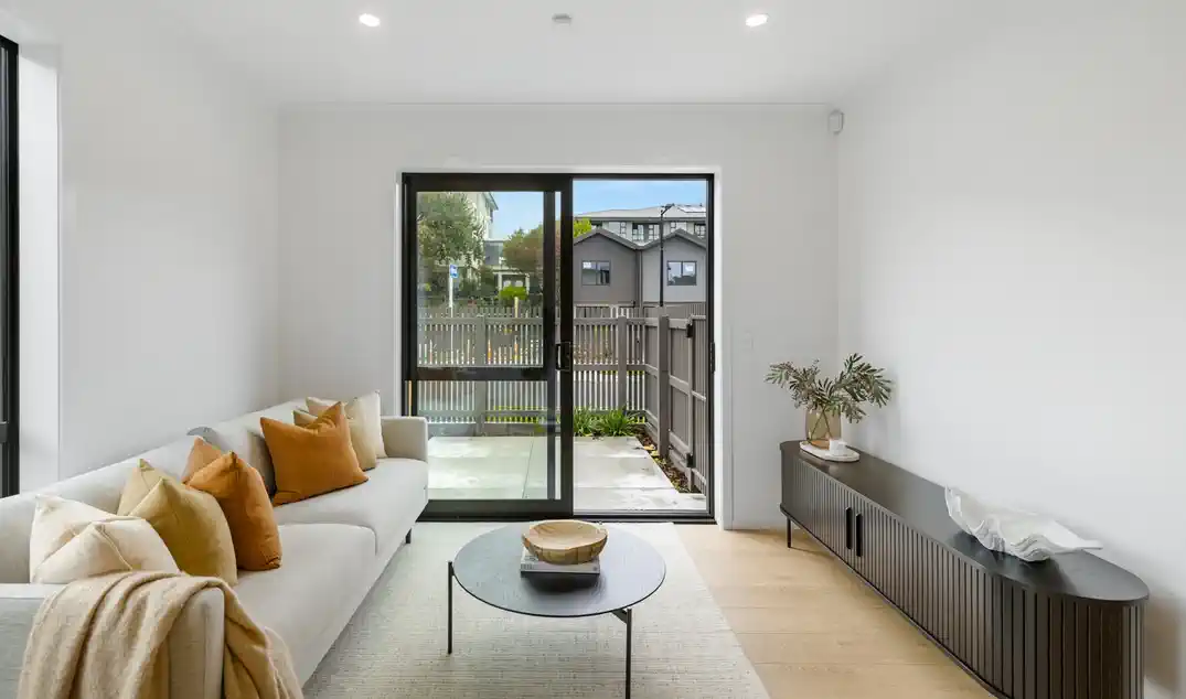 For rent, 2 beds 1 bath townhouse with car park, Available from 20th June, 13 Wakaturia Way, Glenfield, Auckland