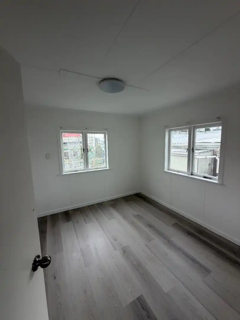 For rent, 2 beds 1 bath unit, Available from 27th June, Conveniently located behind the local shops on Main Road, 68 Main Road, Kumeu, Auckland