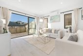 Mission Heights school zone, 2 Kitchens, Clever 1 + 5 layout, 6 beds (3 ensuites) 4.5 baths house, double garage, 34 Kilcooley Road, Flat Bush, Auckland