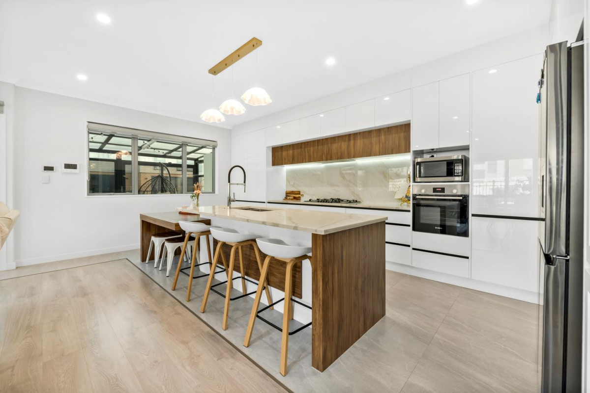456m2 section, 2 Kitchens, 364m2 8 beds (4 ensuites) 6.5 baths house with double garage and 2 beds granny, close to reserve, schools, Ormiston town centre, 40 Rashni Road, Flat Bush, Auckland