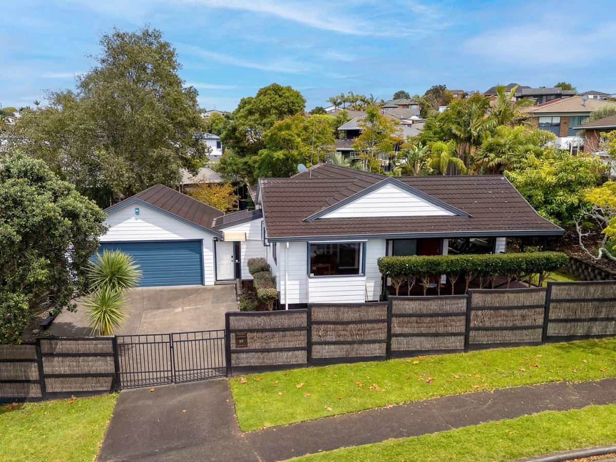 Owners relocating, 1688m2 section, 66m2 3 beds 2 baths house with double garage, located within walking distance to the Palomino shops, Western Heights School, 43 Palomino Drive, Henderson, Auckland