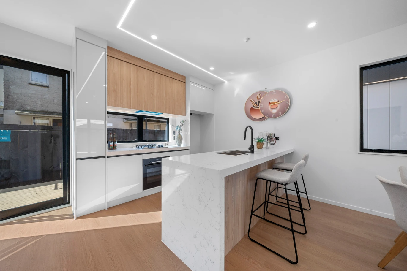 Brandnew standalone 3 beds 2.5 baths home with garage, close to schools, shopping centres, zoned for highly regarded schools including Howick Primary School and Pakuranga College. Lots 1-6/18 Bradbury Road Botany Downs, Auckland