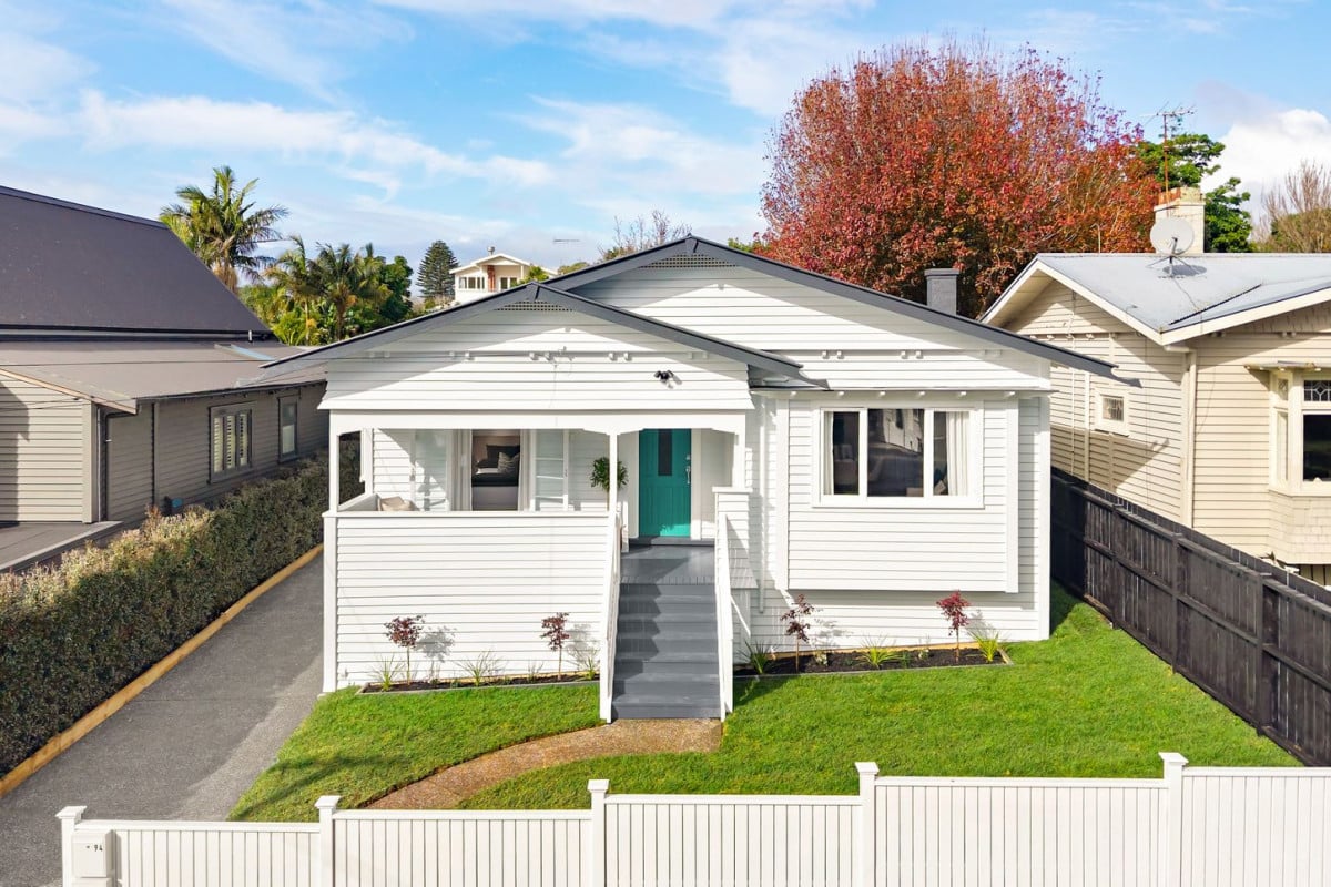 152m2 Renovated 3 beds 2 baths house with double carport, heritage charm with modern ease – a residence designed for those who appreciate authenticity, quality, and a lifestyle to match. 94 West End Road, Westmere, Auckland
