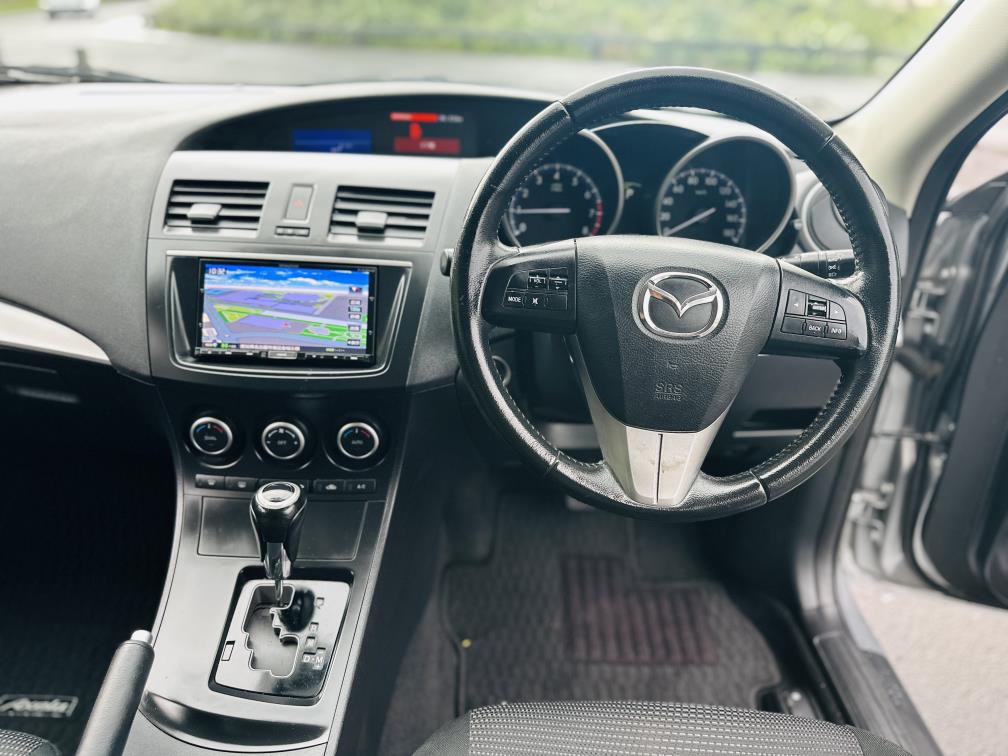 2013 Mazda Axela SPORTS !! STUNNING ALLOYS !! Hatchback Tiptronic, 5 seats, Silver, New Import, Petrol, 1,500 cc, 54,885 km