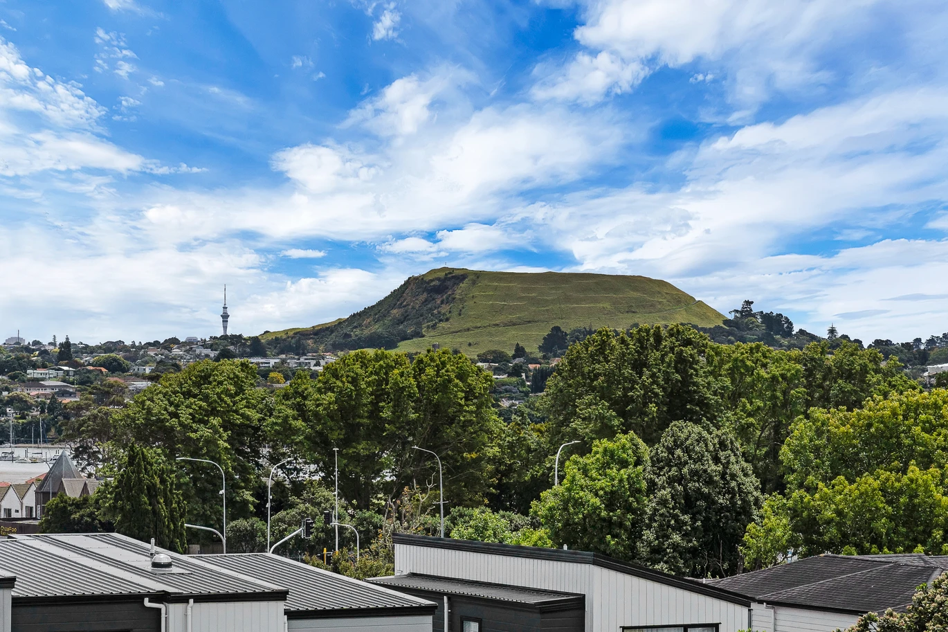 Brandnew 3 beds 3.5 baths home with garage, a ground floor spacious rumpus with bathroom, ready to serve as a fourth bedroom, minutes from Pakuranga Plaza, cafes, and restaurants, 3/20 Ayr Road Pakuranga, Auckland