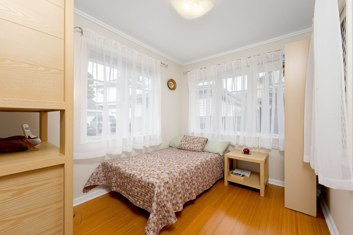 453m2 section, Selling After 27 Years To Downsize, 3 beds 2 baths house with 2 single garages, close to schools, shops, 10 Kelwyn Road, Kelston, Auckland