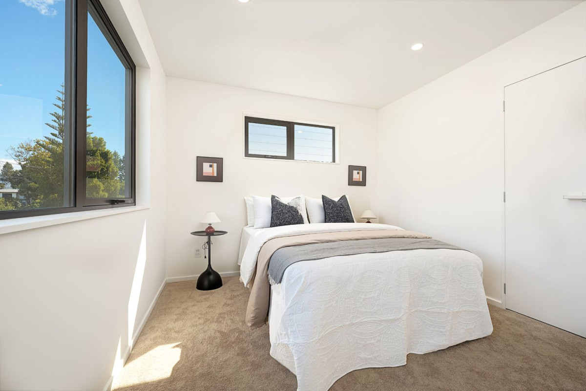 Brandnew standalone 4 beds 2.5 baths home with garage, move-in ready, Just a short drive to Lincoln Road amenities, supermarkets, schools, multiple dining options, and motorway access, 334B Swanson Road, Ranui, Auckland