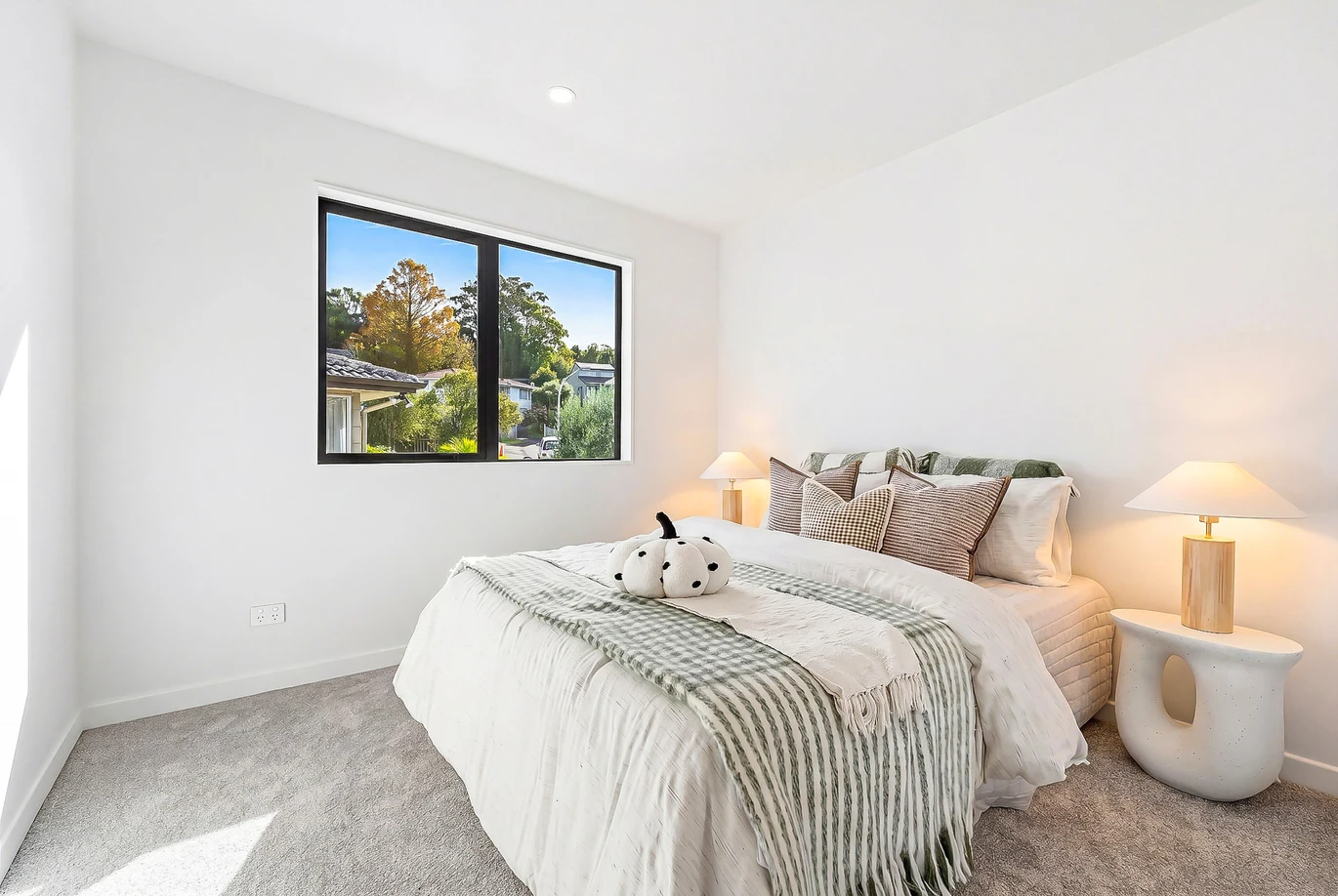 10-Year Stamford Building Warranty, Brandnew standalone 4 beds 2.5 baths home with garage + EV charging pre-wiring, Prime location near top schools, pristine beaches, and cafes, Motivated vendor, 14C Gerontius Glade Torbay, Auckland