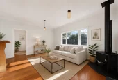 Standalone 3 beds 1 bath house with car park, close to schools, parks, town centre, easy motorway access, 1/39 Settlement Road Papakura, Auckland