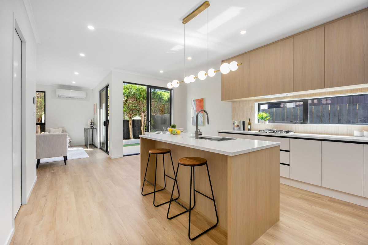10 Years Master Builder Guarantee, 137m2 Brandnew standalone 3 beds 2.5 baths home with garage, close to motorway access, local shops, parks, zoned for Stanhope Road School, One Tree Hill College and Baradene College, 7A Vause Street Ellerslie, Auckland