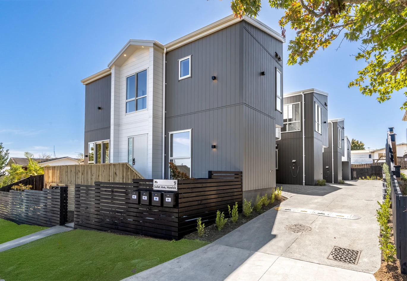 For rent, Standalone 4 beds 2 baths townhouse with garage, available 29th June, 9D Juliet Avenue, Howick, Auckland